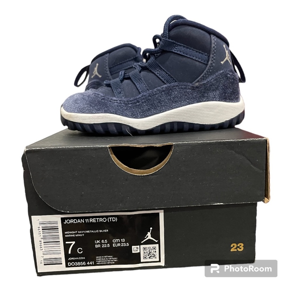 JORDAN 11 RETRO